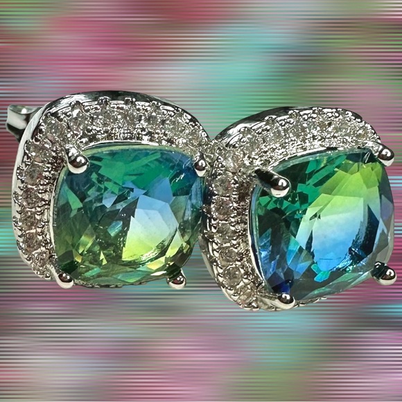 Silver and Green Gemstone
Square Stud Earring - Picture 11 of 16